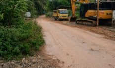 Pinggir Aspal Jalan Lintas Lobung — Simpang Gambir Rusak Diduga Akibat Aktivitas Alat Berat , Warga dan Pemdes Mengeluh