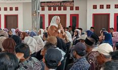 Sosialisasi Bangga Kencana di Karyamulya, dr. Hj. Cellica Nurrachadiana Dorong Penguatan Ketahanan Keluarga